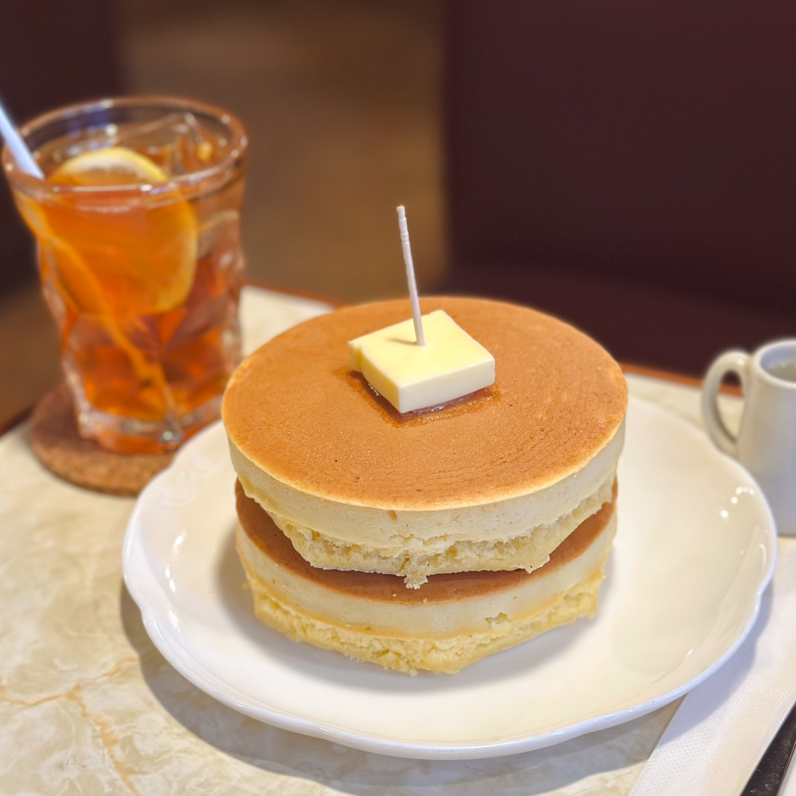 さっくりしっとり！「ニット」のパンケーキは昭和〜令和まで愛される