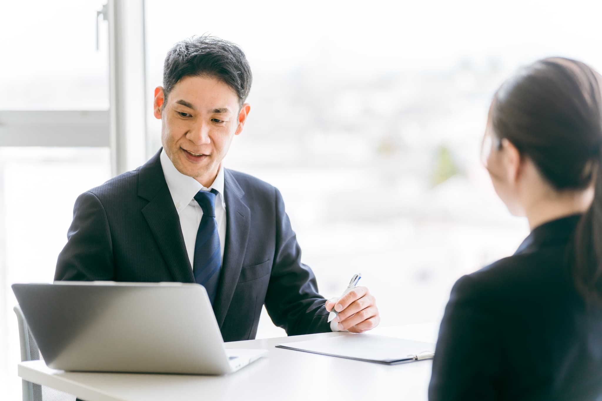 既婚者の男性社労士と出会う方法