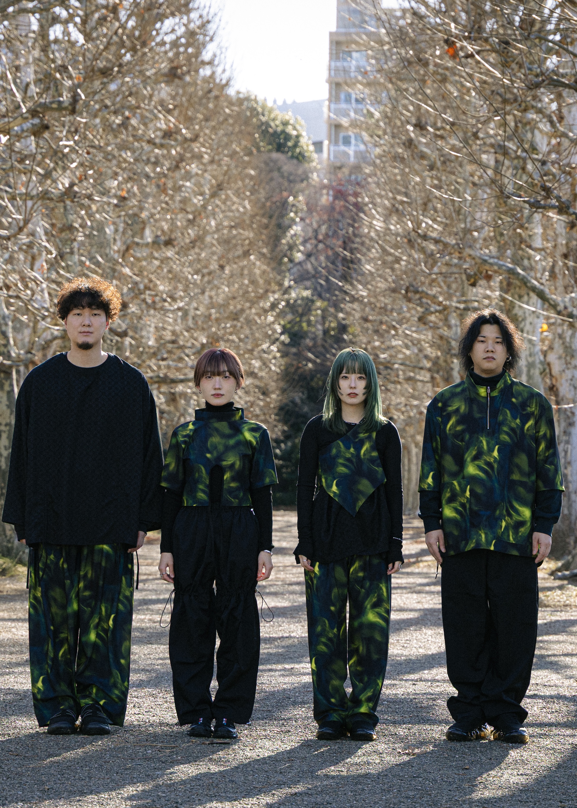 中観世音左右山水 清康熙青花山水图观音瓶on artnet