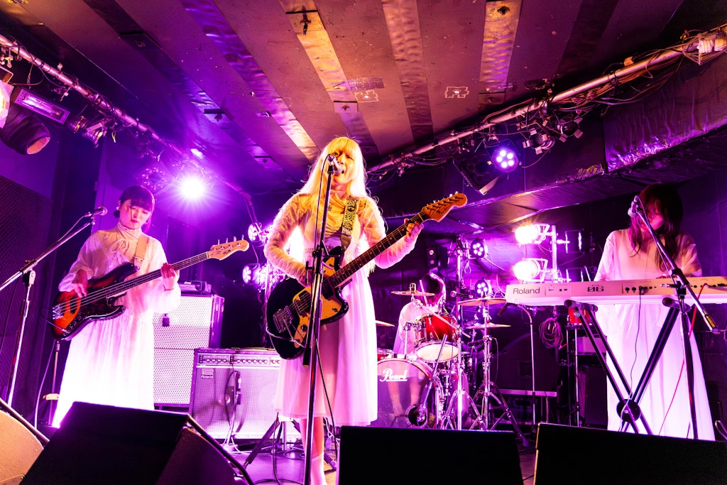 2025年6月18日、下北沢DaisyBarで行われた『Eggsレコメンライブ Vol.24』に密着 
