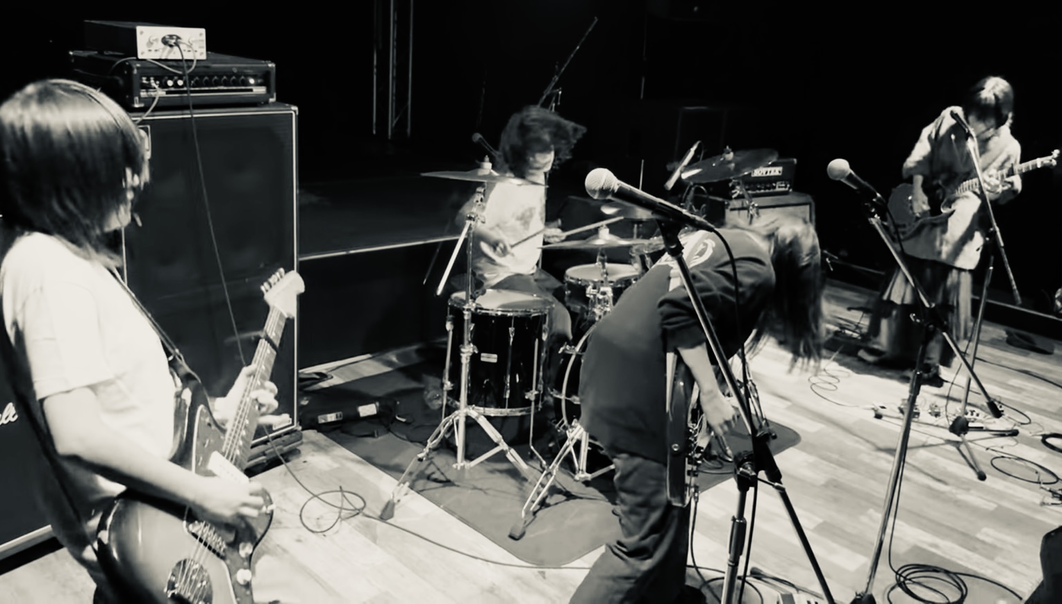 2025年11月20日に1stフルアルバム『Uncertain future』をリリースした