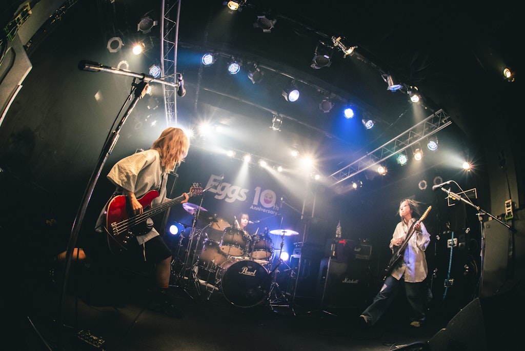『Eggsレコメンライブ + 10th Anniversary tour』福岡編のライブレポート到着!!
