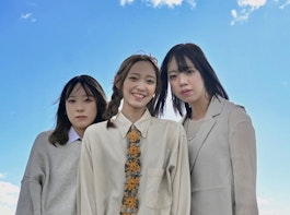 仙台の10代3ピース・ガールズ・バンド"リリカル"、結成2周年記念ライヴを"#楽園収穫祭"と10/19コラボ開催。東北のガールズ・バンドに出演呼び掛けスタート。最新曲「狂愛」MVも公開