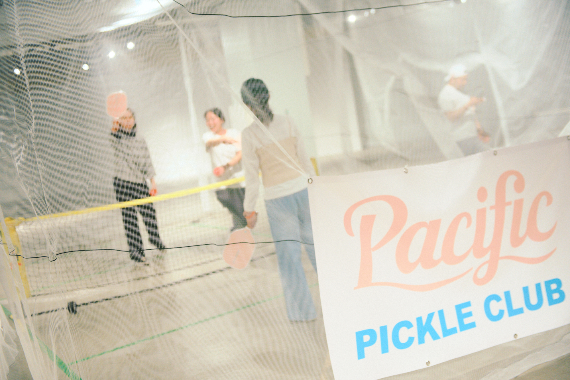「PICKLE in HARAKADO」は、オシャレしたままでも楽しめる気軽さが特徴