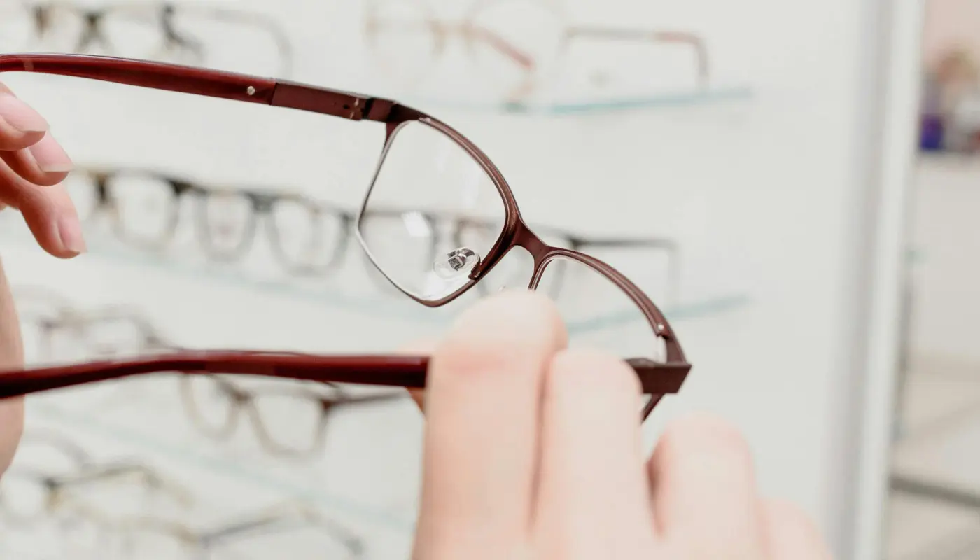 遠近両用メガネのフレーム選び完全ガイド！用途・顔型別におすすめを紹介