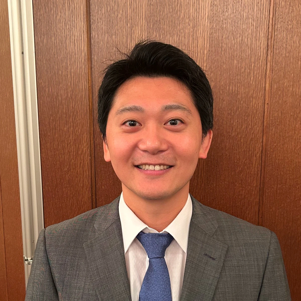 西尾 佳朋  先生