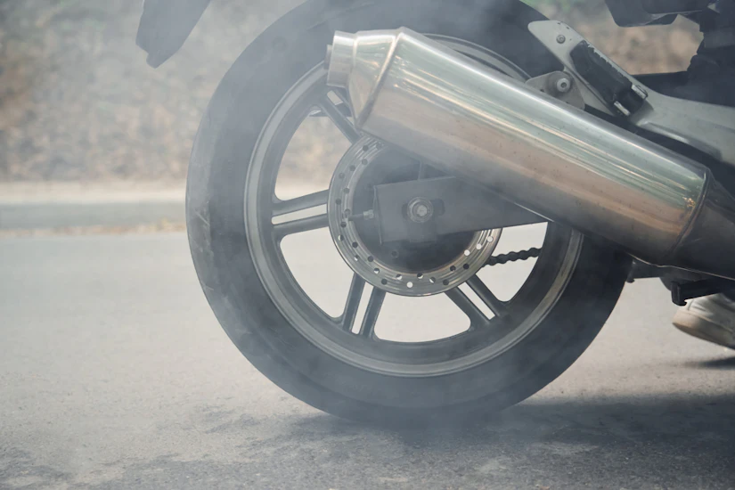 バイクと排気ガス