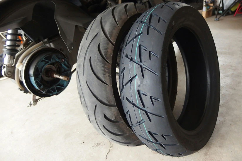 タイヤ交換中の写真