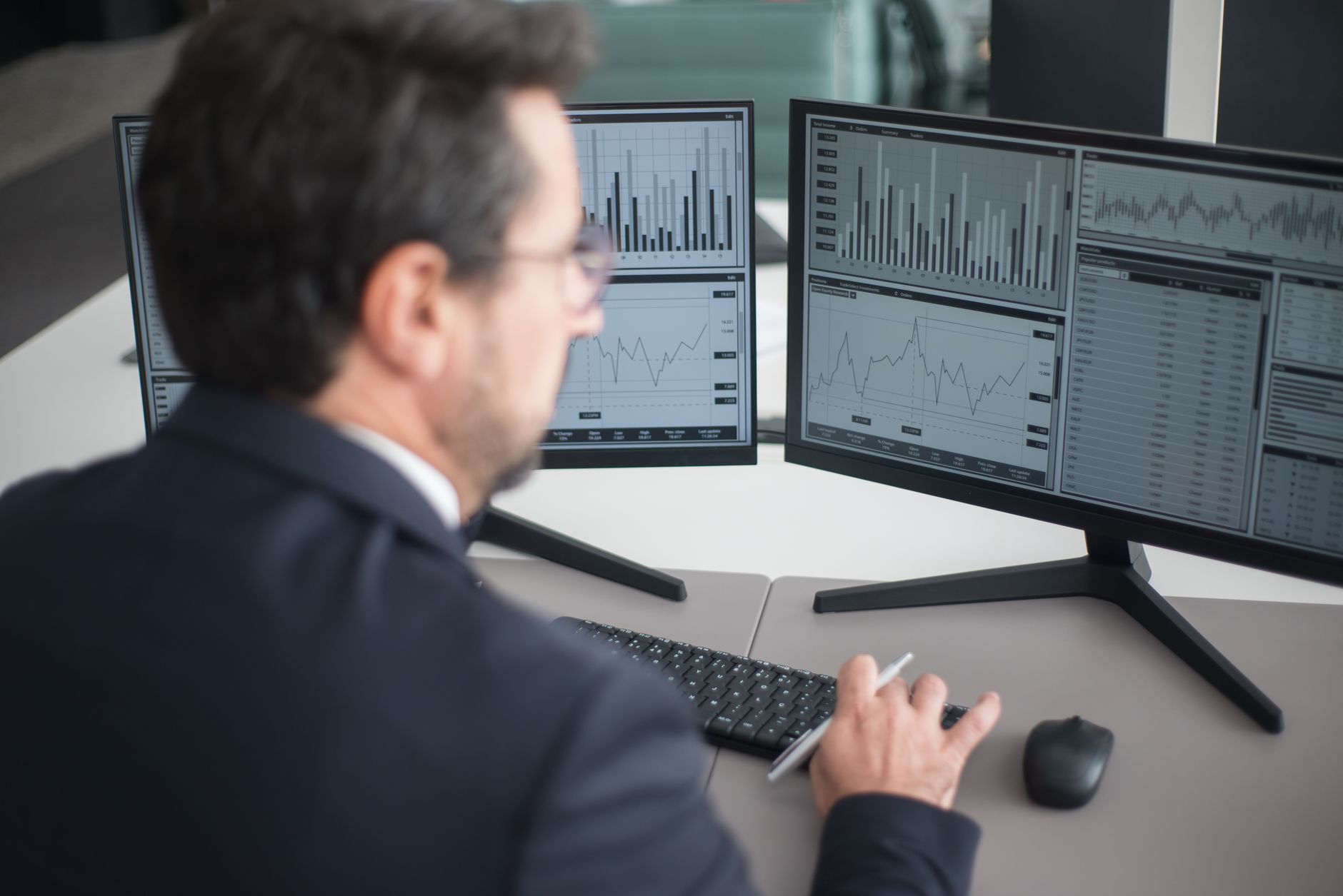 cybersecurity analyst working monitor