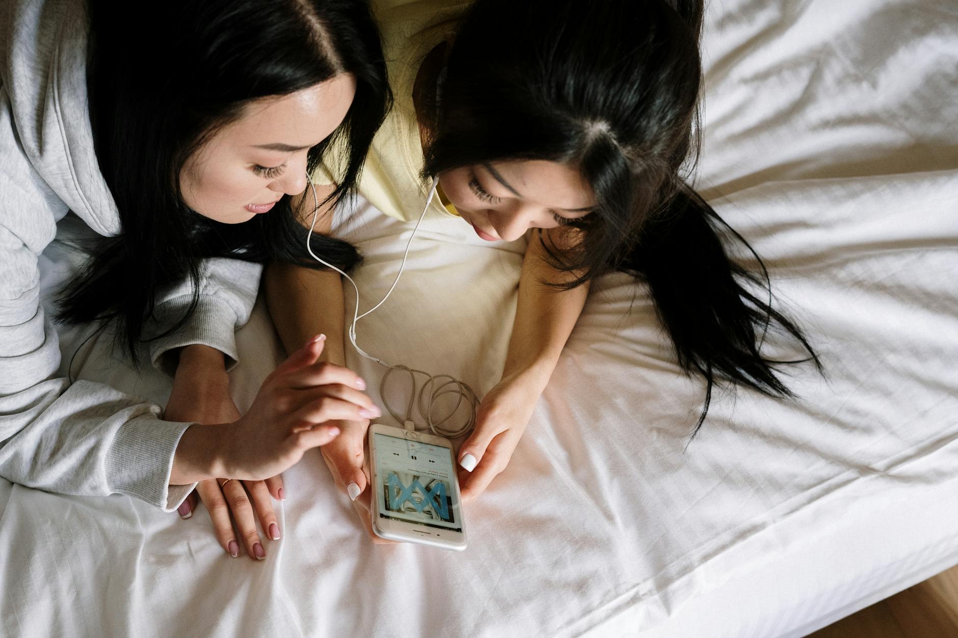 smartphone watching anime headphones