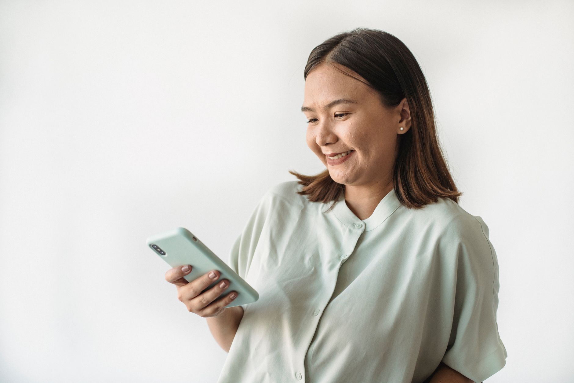 woman smartphone smiling cancel