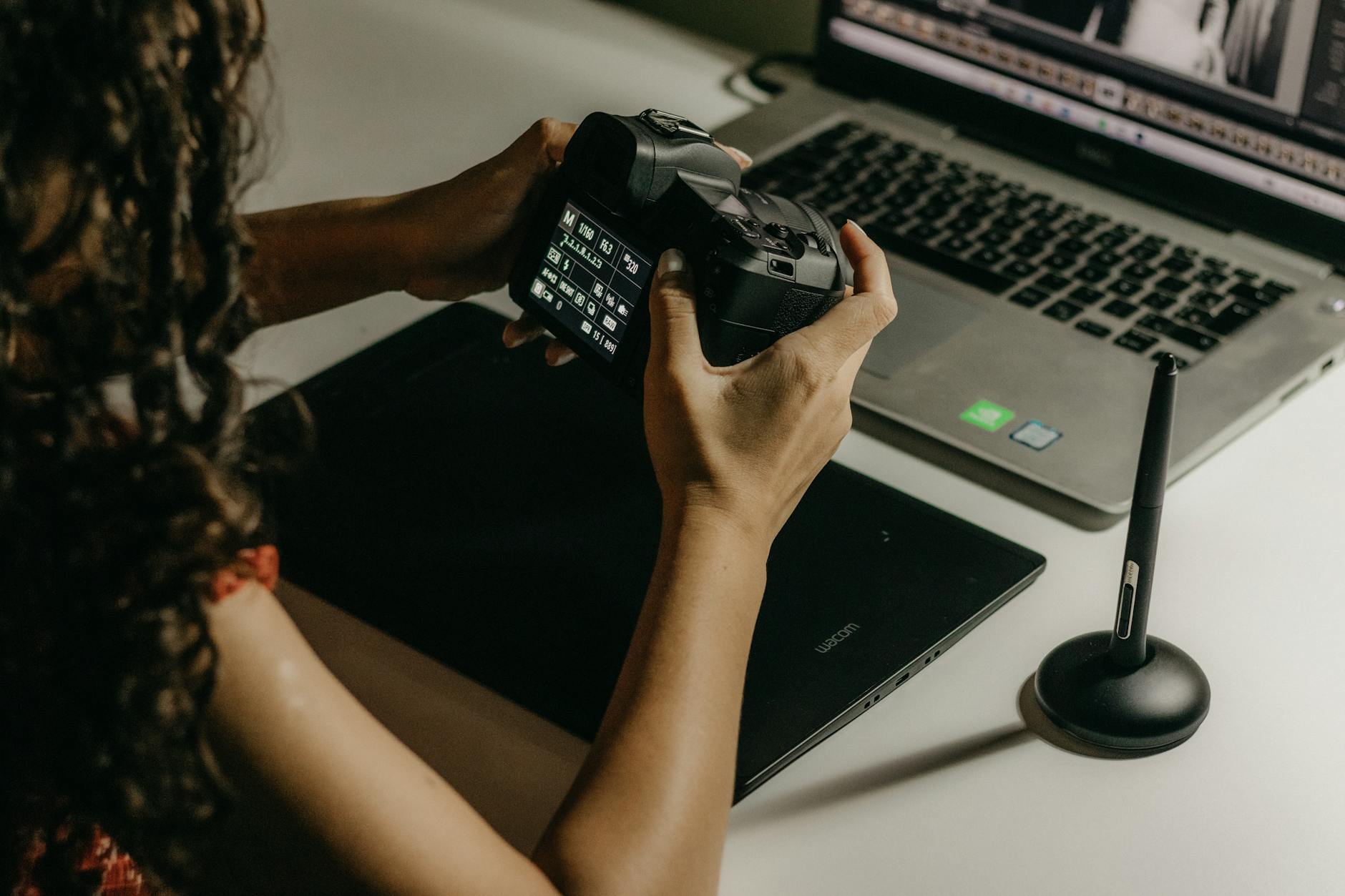 photographer editing photos lightroom