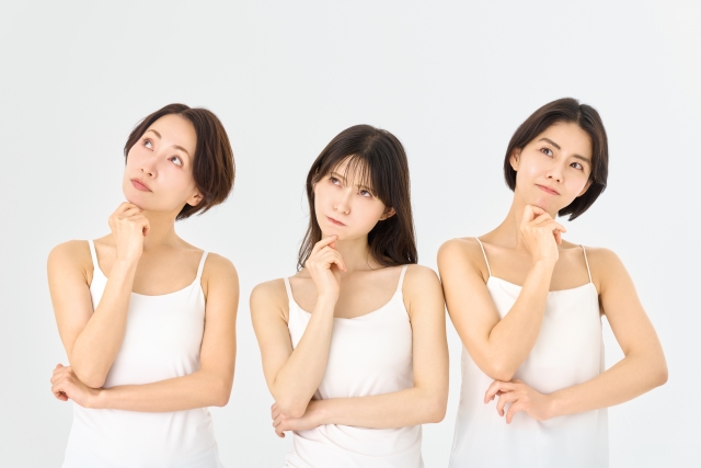 悩む女性3人