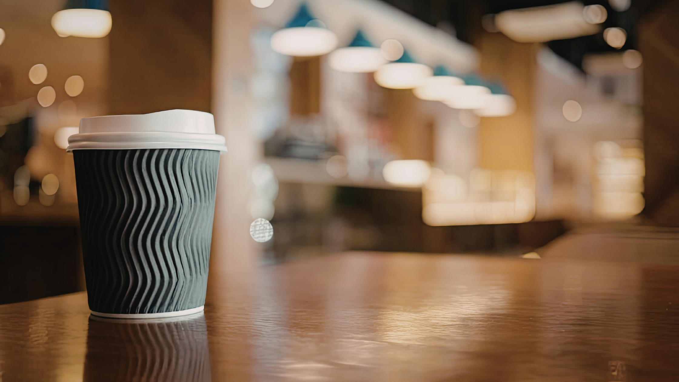 なぜスタバの新作はインスタに上がるのか？ 「モノ」ではなく「体験と所属」を売るコミュニティの魔力