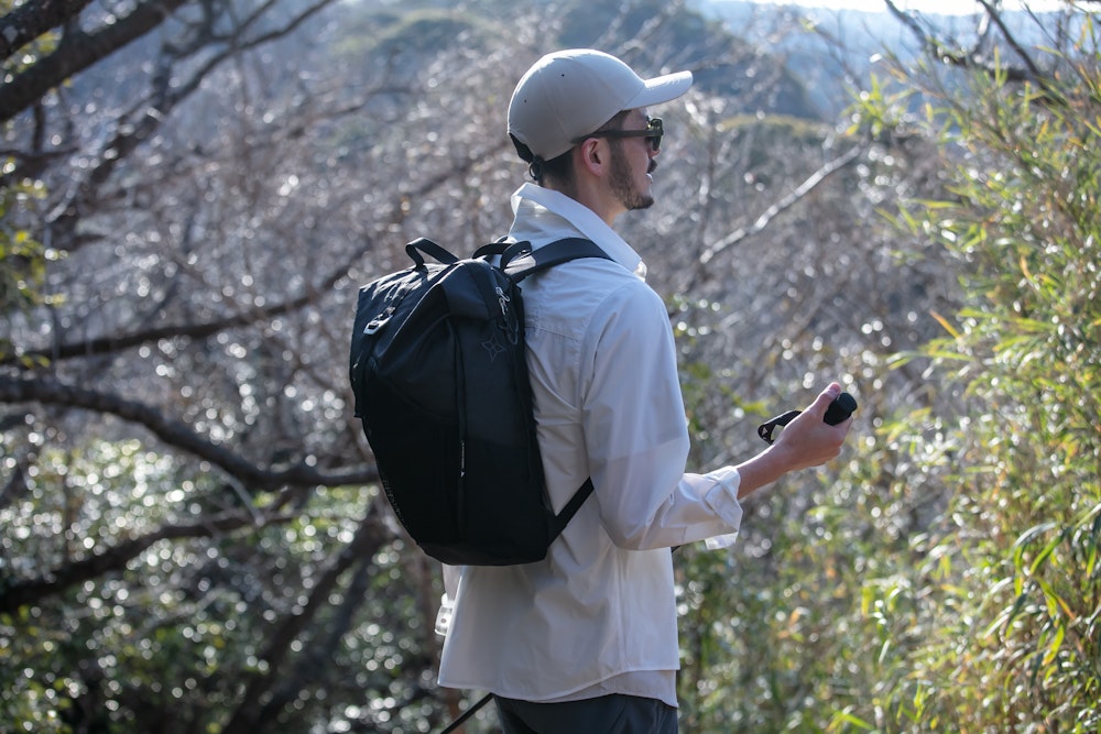 【BLACK】都市と山をシームレスに繋ぐ、アーバンハイクスタイル