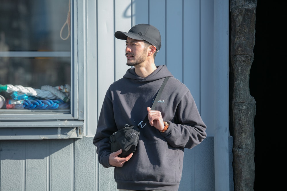 【BLACK】都市と山をシームレスに繋ぐ、アーバンハイクスタイル