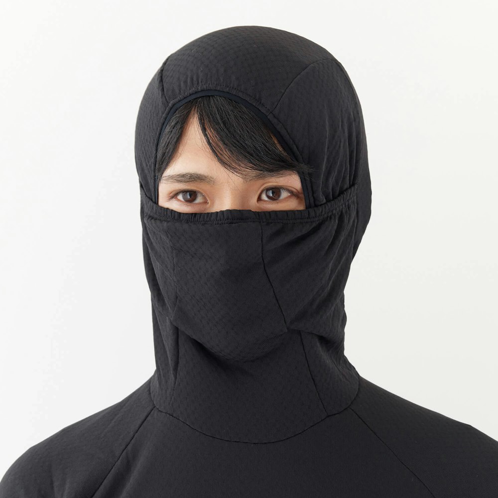 着ぶくれしがちな厳冬期のレイヤリングもこれ一枚でスマートに
