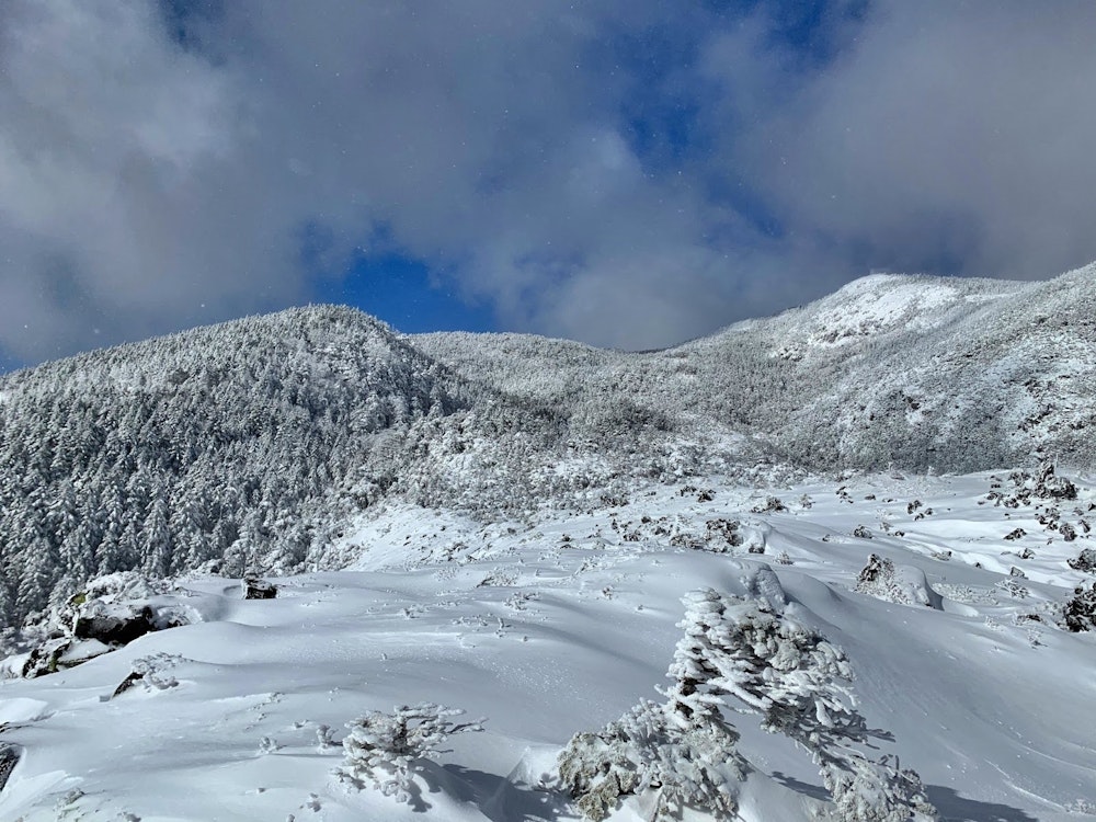 冬こそ山を歩こう。 静けさを楽しむ低山から、憧れの白銀の世界まで【おすすめルートも】