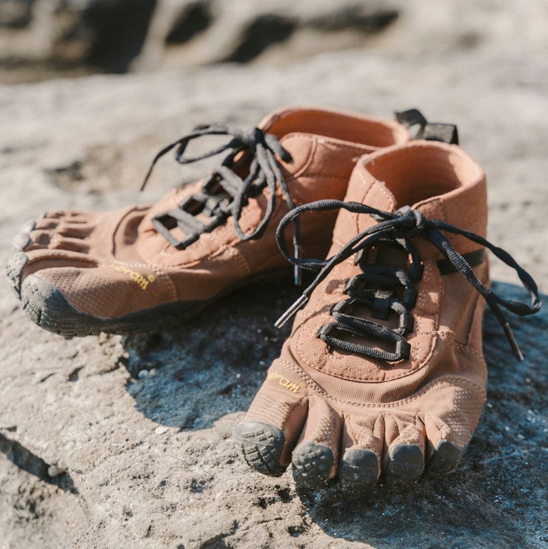 大地を感じるトレッキングシューズ Vibram FiveFingers V-トレック 