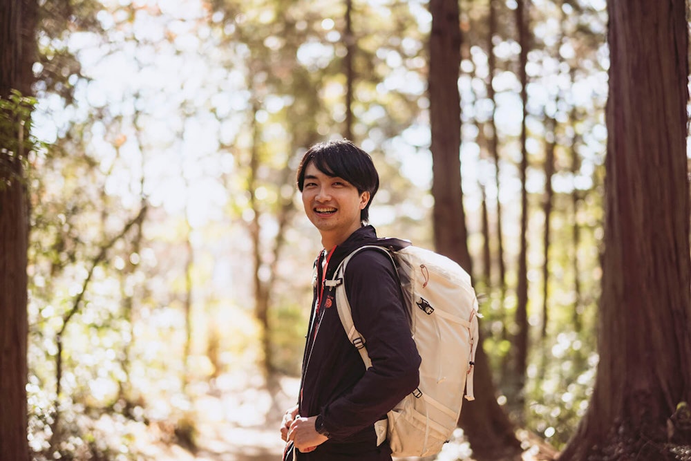 登山ガイド・伊藤伴が提案する「クルーネックフリース × 冬の低山ハイク」というスタイル