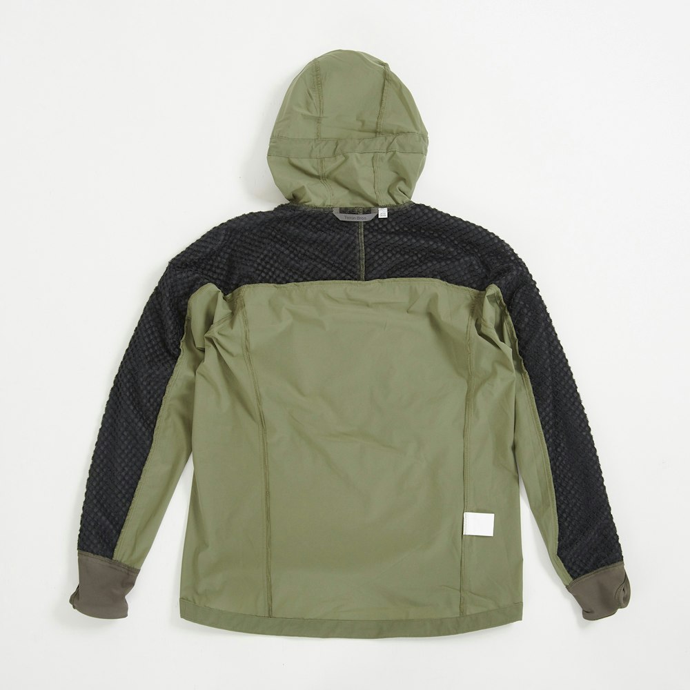 【PICKUP】動いてもオーバーヒートしない|登山中ずっと着たままでいられるティートンブロスの行動保温着