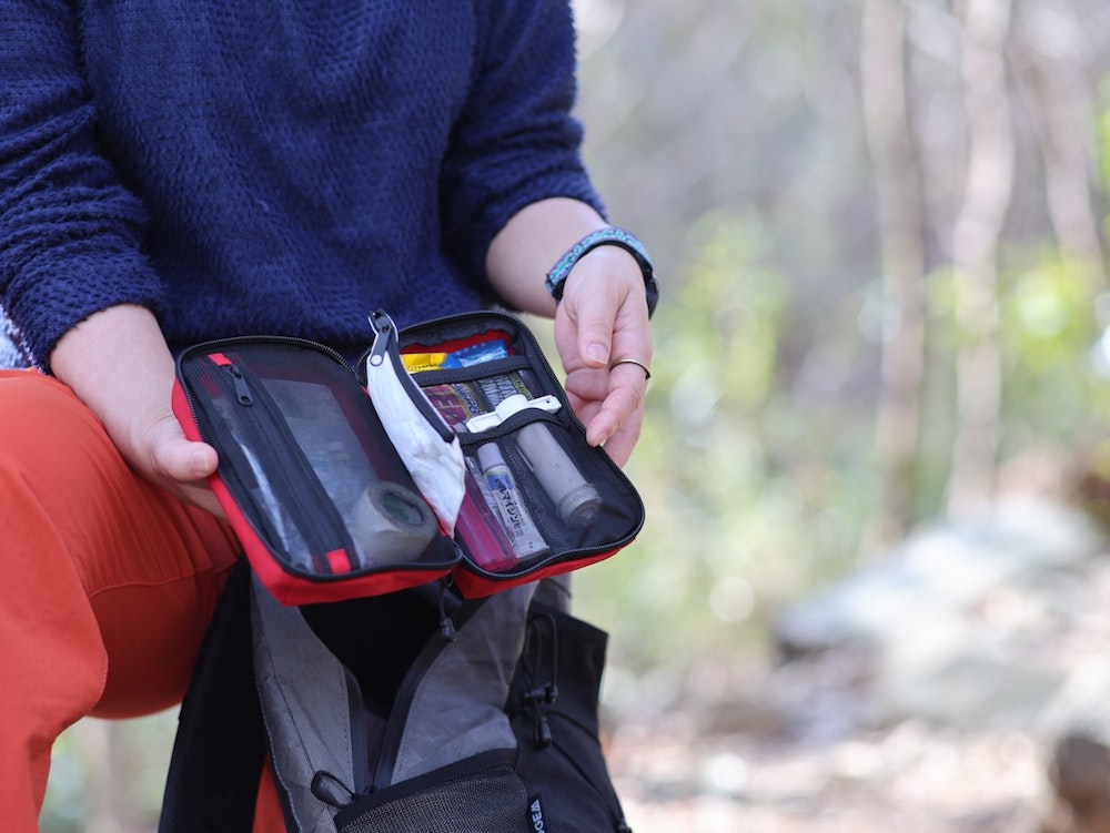 山の救急セットに何入れる？YAMAPスタッフのファーストエイドポーチを大解剖