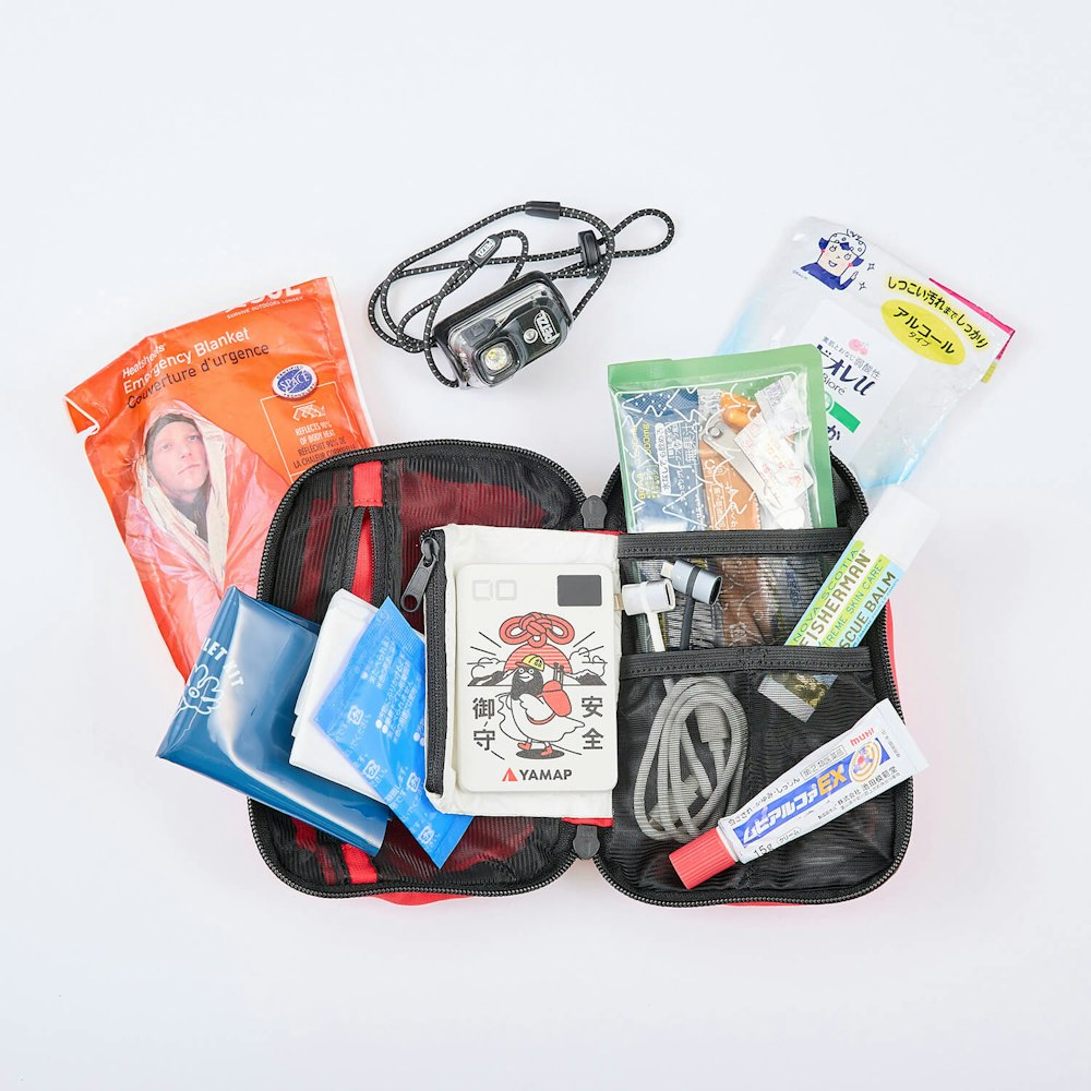 山の救急セットに何入れる?YAMAPスタッフのファーストエイドポーチを大解剖