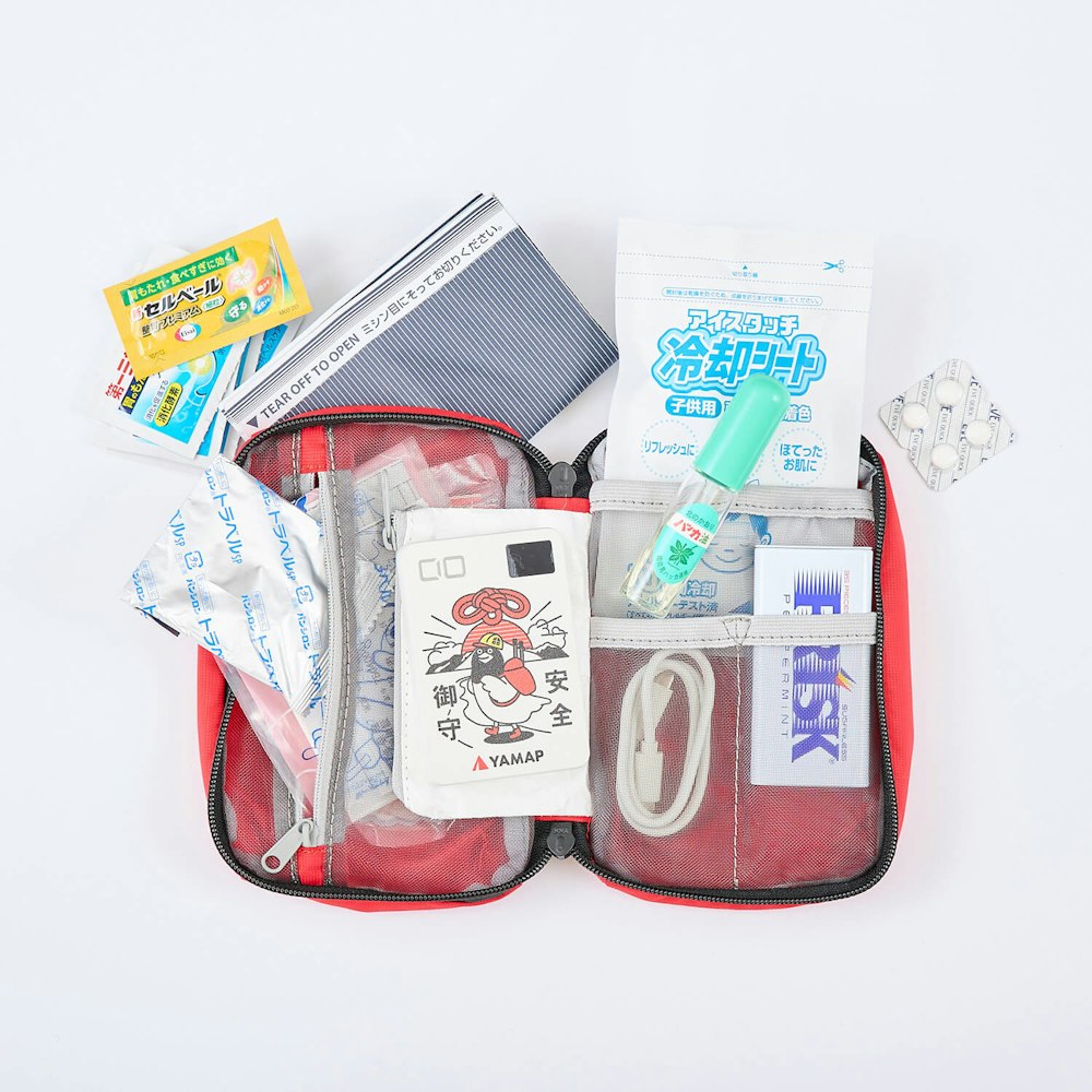 山の救急セットに何入れる?YAMAPスタッフのファーストエイドポーチを大解剖