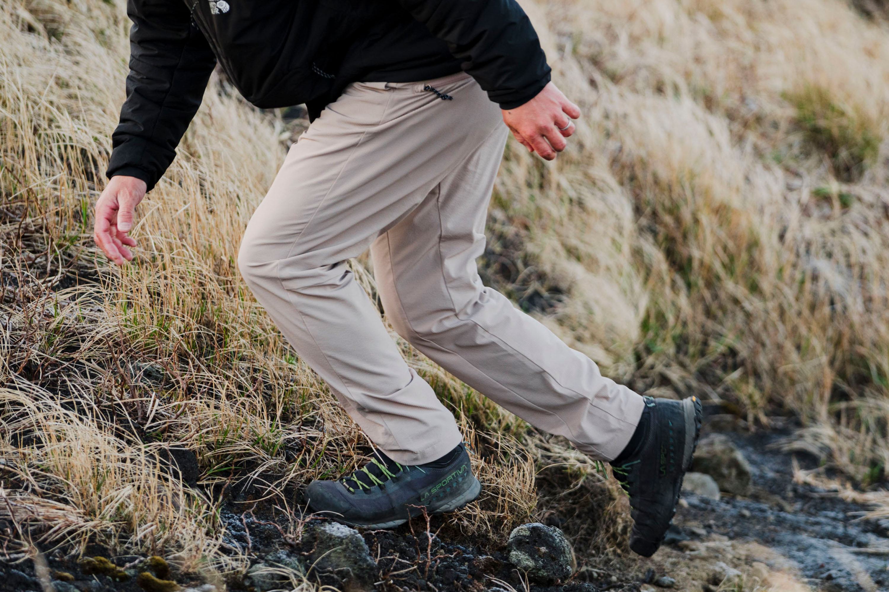 /features/yamap-mhw-24ss-air-trail-pant