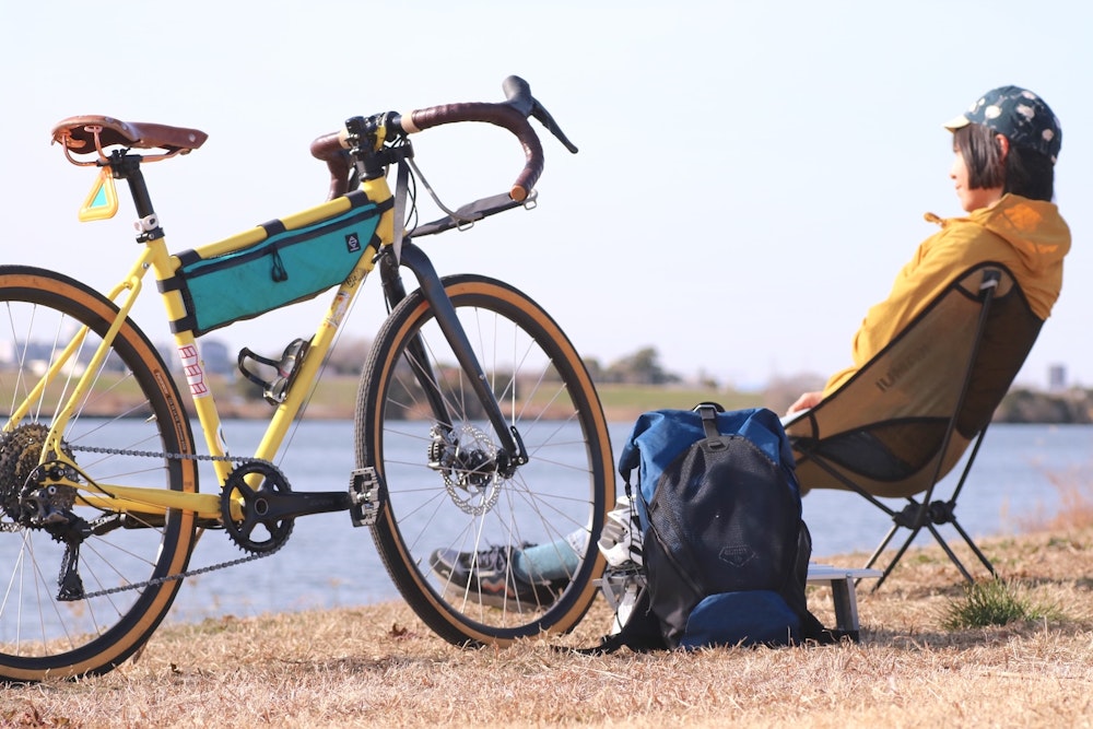 【山・街・旅】これ一つで完結｜登山＋αで使い倒せる「二刀流」小型バックパック