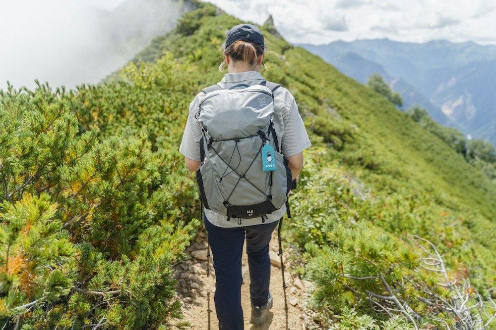 スタッフが語る、登山お守りエピソードと専用ケースのすすめ|注目の「全国登山お守り」も紹介