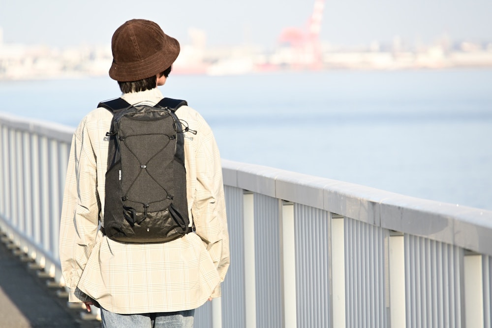 【山・街・旅】これ一つで完結｜登山＋αで使い倒せる「二刀流」小型バックパック