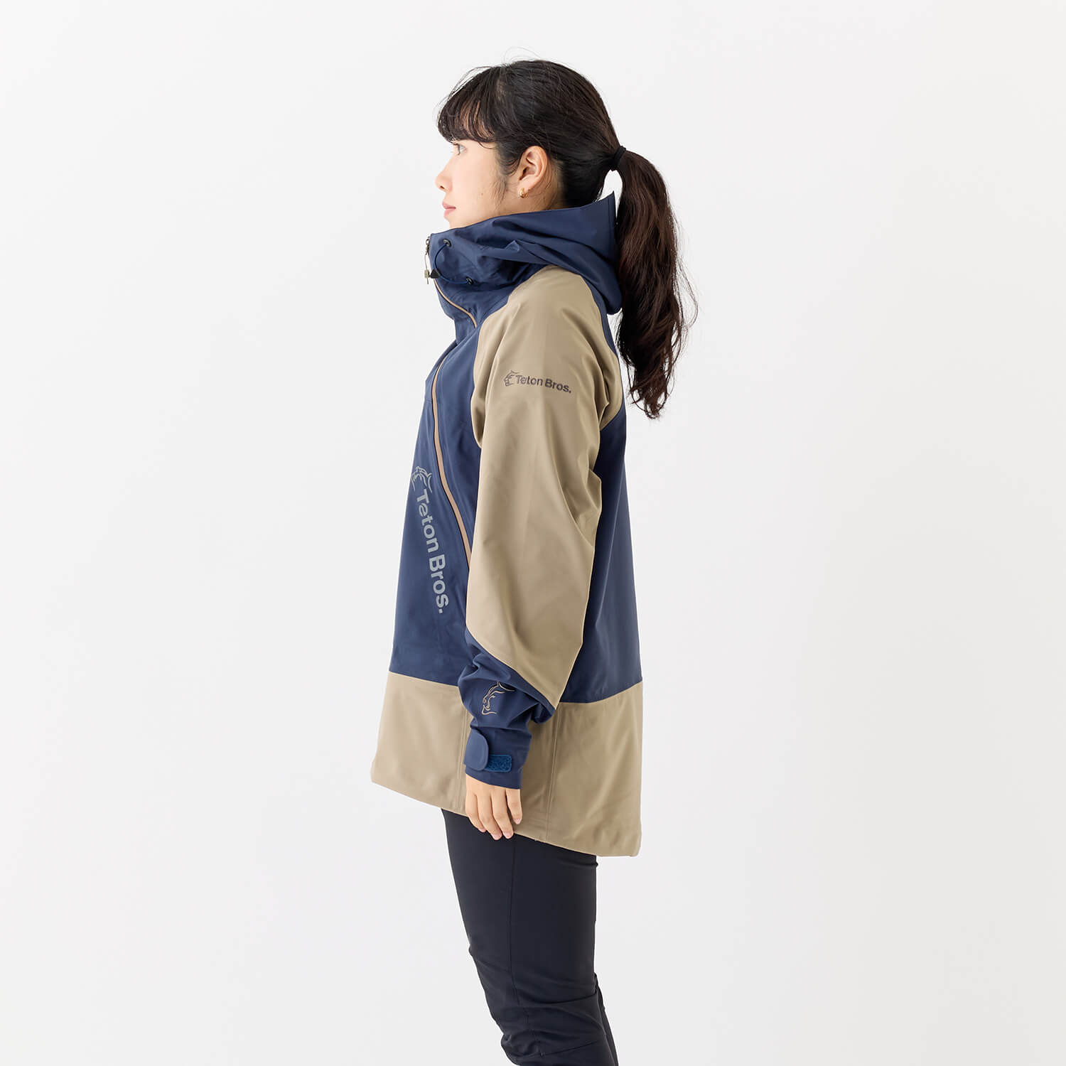 動きにくくて蒸れやすい」冬山ジャケットを覆す、完璧な機能美を