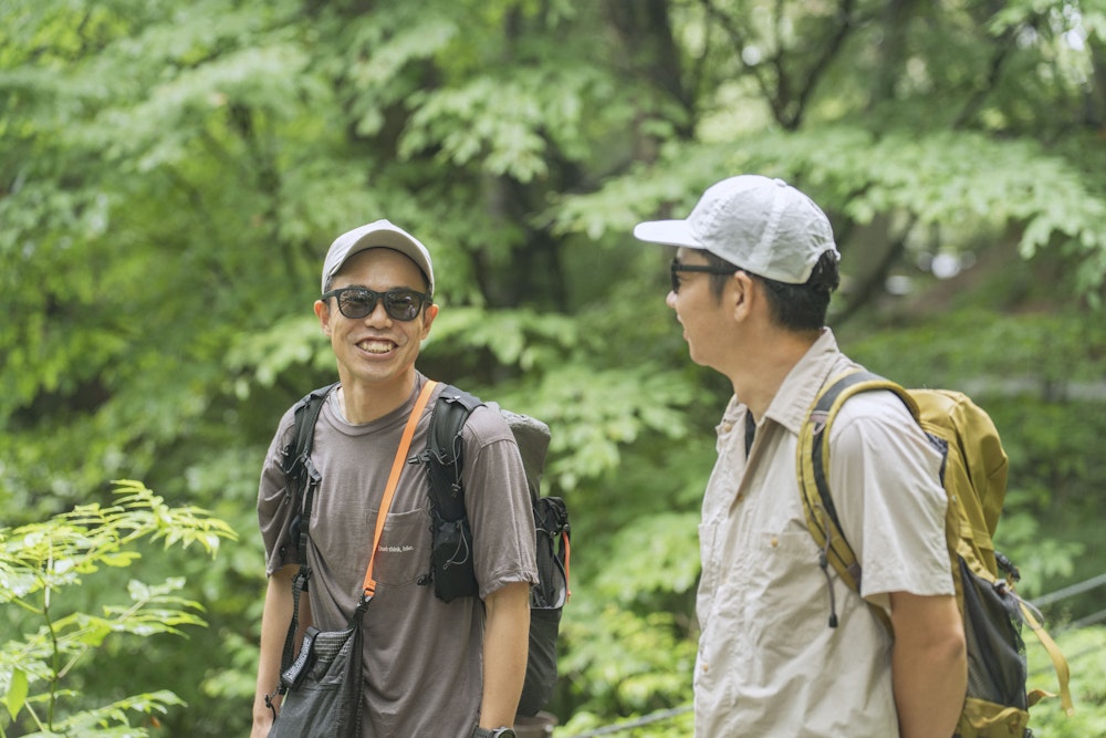 山のサングラスは否ファッション。 瞳を守るための必携ギアなのだ!