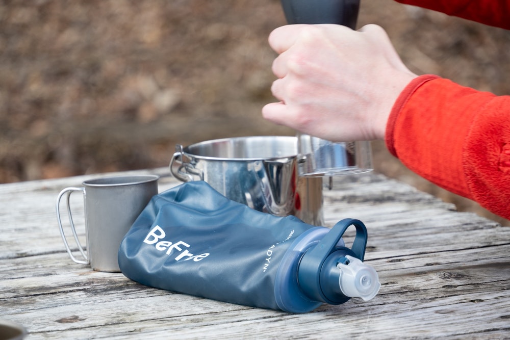 コンパクト浄水器を使って、雪解け水を安全に美味しく飲もう！準備から使用・保管方法まで解説