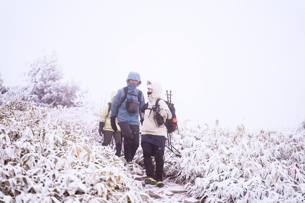 冬の登山で大切なのは「汗をかかない」ウェア&ギア選び！｜経験談から紐解くおすすめ山道具
