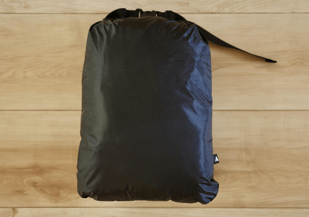 寒がりさんの小屋泊セット、全部このひと袋に!私の「防寒+就寝セット」