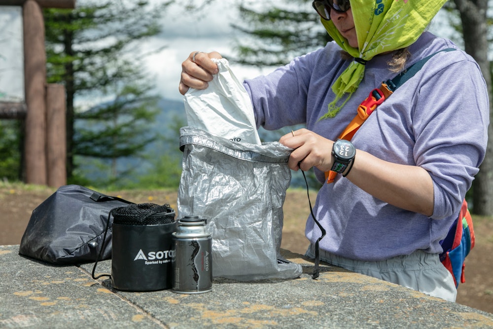 “ちょっと拾う”が、山をもっと好きにする。「清掃登山」を身近にする3つのアイテム