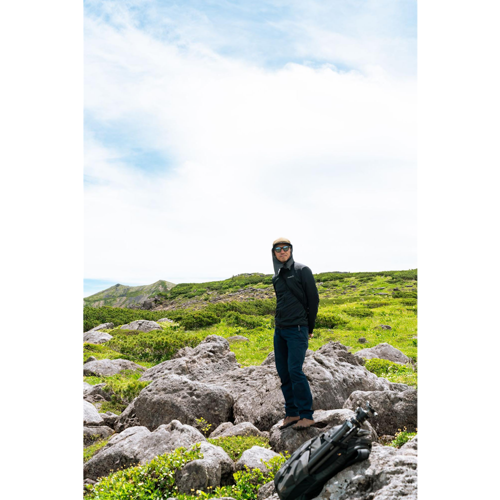 春山慶彦は、なぜ「こればかり」履き続けるのか