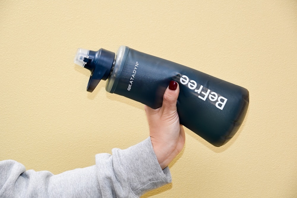 コンパクト浄水器を使って、雪解け水を安全に美味しく飲もう！準備から使用・保管方法まで解説