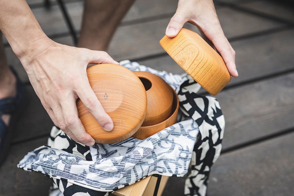 家で使っているものをそのまま山へ。山から帰ったらまた家の定位置へ。合理的だけれど無理がなく、ミニマムだけれど豊かな気持ちになれる、モノ好きなアウトドアピープルの心をくすぐるものになりました。