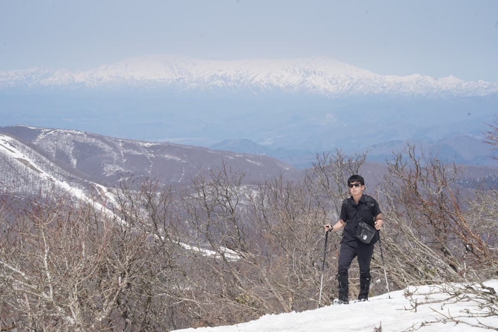 【スタッフ座談会】サングラス迷子だった私たちが、山でたどり着いた一本。