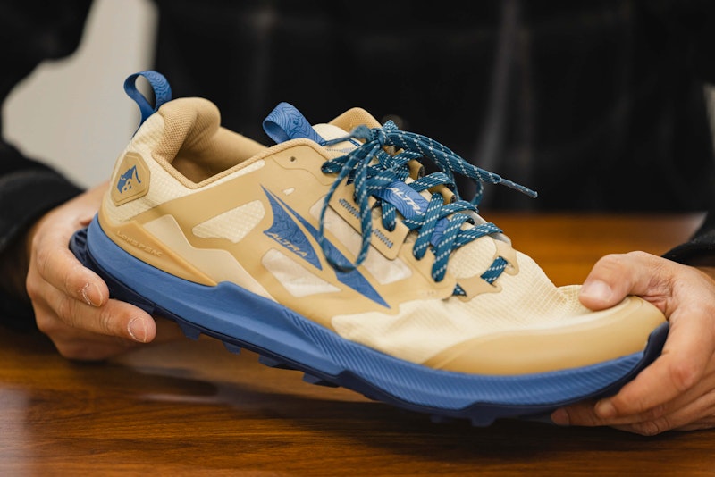 自然な足運びを実現するシューズブランド「ALTRA」｜その構造に秘め 