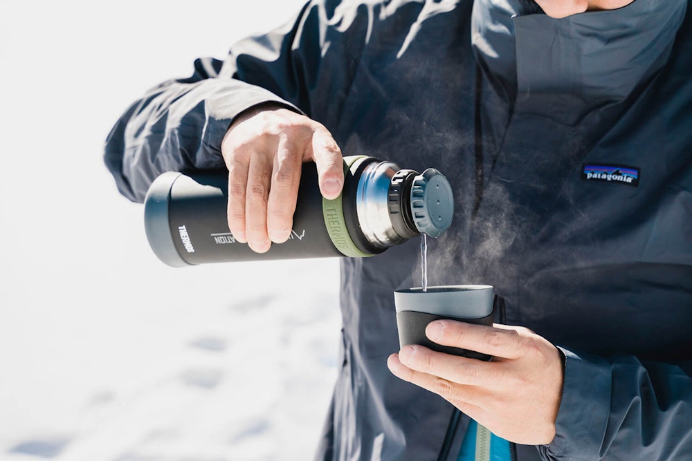残雪期ハイクの山道具をナビゲート｜春まで使える賢いウェア&ギア選びのコツをお届け
