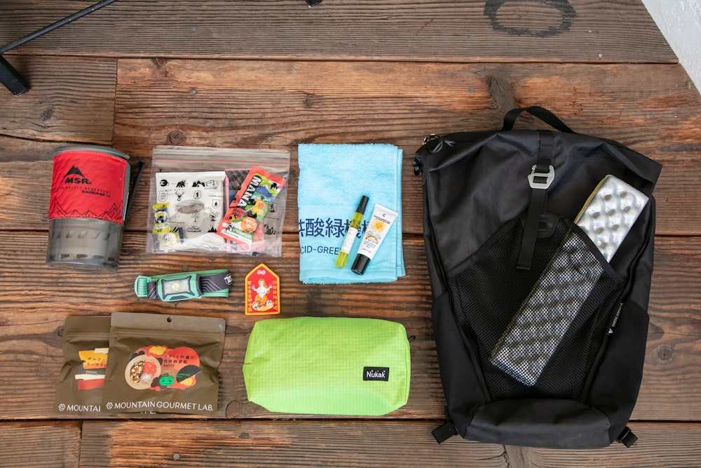 【BLACK】都市と山をシームレスに繋ぐ、アーバンハイクスタイル