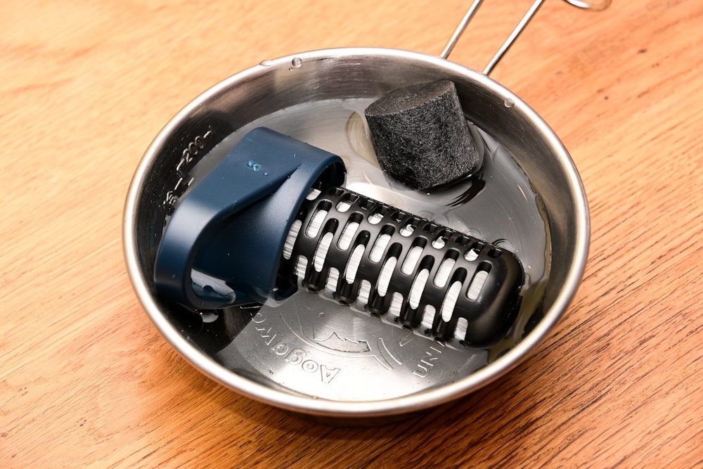 コンパクト浄水器を使って、雪解け水を安全に美味しく飲もう！準備から使用・保管方法まで解説