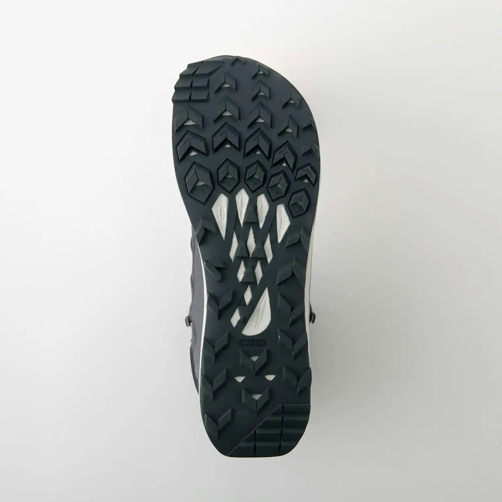 【新商品】従来の登山靴の70%ほどの軽さ防水機能と安定性にもすぐれた軽量登山シューズ