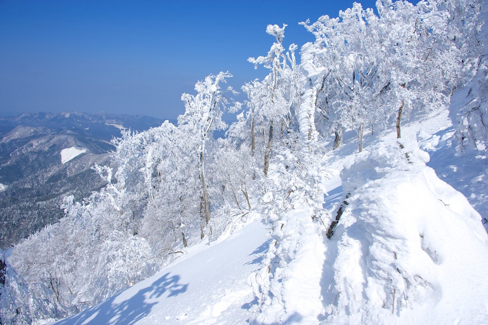 今年こそ雪山デビュー！ 冬の登山の基本装備&オススメルート