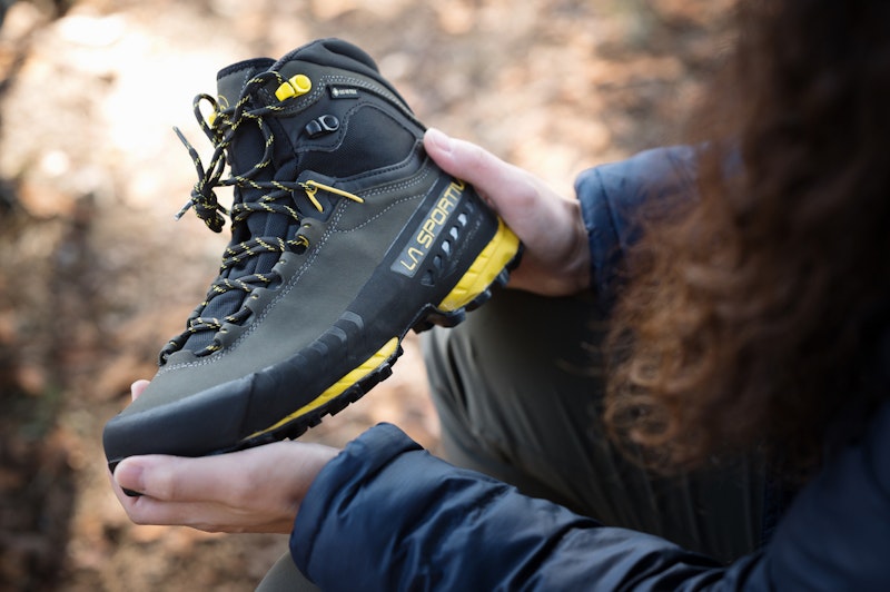 トレッキングシューズ メンズ 軽量 ハイキングシューズ ウォーキングシューズ 登山靴 アウトドアシューズ スニーカー カジュアルシューズ アウトドア  山登り トレッキングシューズ 登山靴 ウォーキングシューズ 通販 登山用シューズ ハイキングシューズ トレッキング ... 登山靴