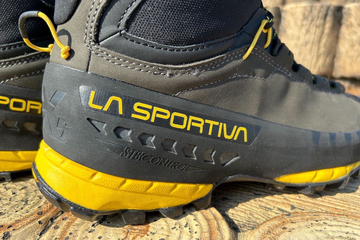 LA SPORTIVA 登山靴 サイズ41 レッド シューズ - キャンプ、アウトドア用品